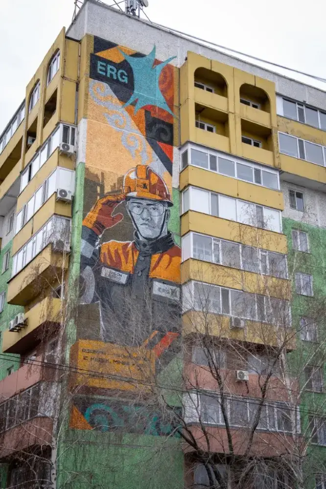 Яркие муралы в Год рабочих профессий и юбилей Абая украсили родные города ERG (5)