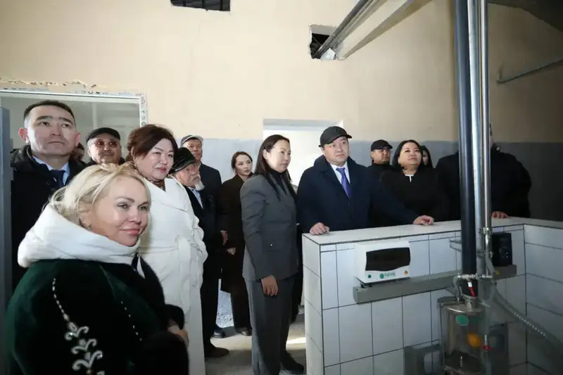 Нурдаулет Килыбай ознакомился с работой первого в Казахстане автоматизированного цеха по доению верблюдов. (6)