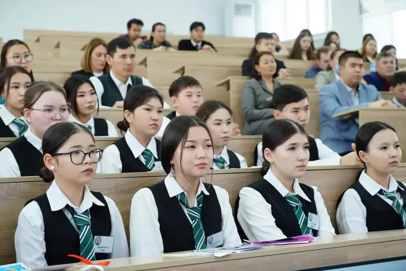 ПЕДАГОГИЧЕСКИЕ КЛАССЫ МАРҒҰЛАН УНИВЕРСИТЕТА: ВОЗМОЖНОСТИ ДЛЯ БУДУЩИХ УЧИТЕЛЕЙ (6)