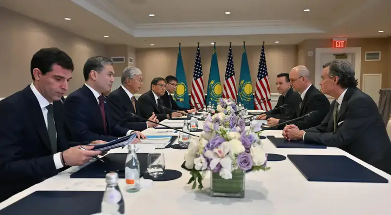 Касым-Жомарт Токаев обсудил с Чабой Лейко локализацию производства техники John Deere в Казахстане Актобе