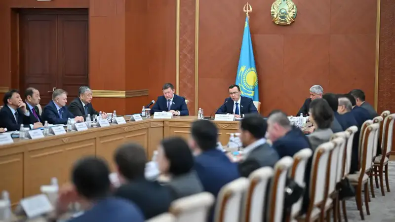 Обсуждение социального взаимодействия и экономического потенциала Карагандинской области на встрече спикера Сената с депутатами маслихатов Актобе