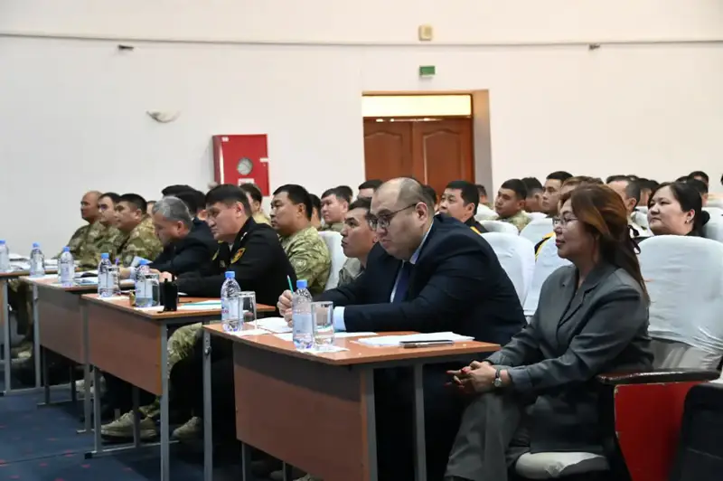 Заместитель министра обороны посетил Актауский гарнизон (3)