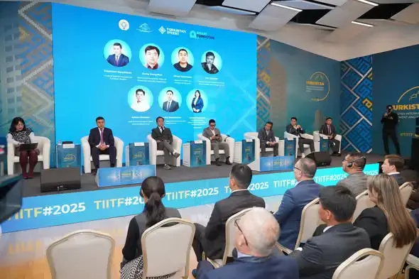 Панельная сессия на международном форуме: цифровая трансформация и ИИ в Туркестане Актобе