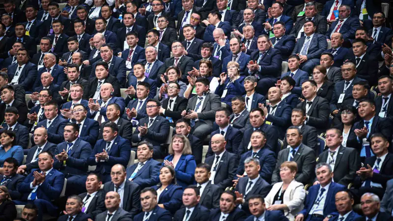 Казахстан на пике событий: Парад костюмов и гаджетов демонстрирует культурное разнообразие, в то время как Президент страны завершает двухдневные переговоры в Кыргызстане с обсуждениями с Жапаровым и встречами с Путиным, Лукашенко и Рахмоном. Актобе