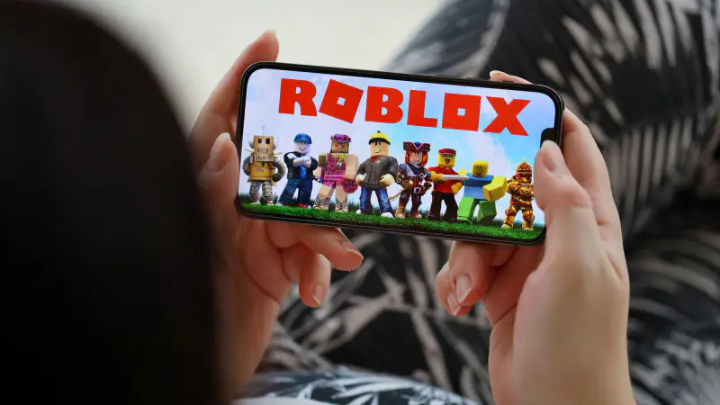 Генеральный прокурор Техаса Кен Пакстон подал иск против Roblox, обвиняя платформу в недостаточной защите детей от онлайн-педофилов Актобе