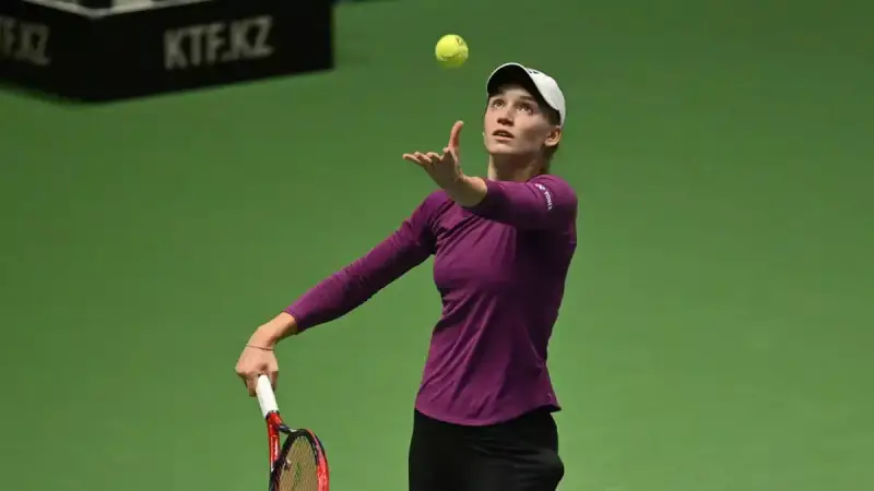 Елена Рыбакина обыграла Игу Швентек на Итоговом турнире WTA Актобе