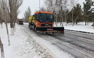 Астана в снежном плену: более 1200 единиц спецтехники сражаются с зимними стихиями