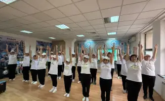 Выпускной по гимнастике 'Айкуне': пенсионеры столицы продемонстрировали достижения после курса