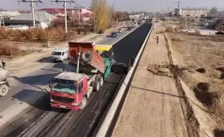 Средний ремонт 138,5 км дорог в Туркестане продолжается: работы на улице Б. Майлина и укладка нового асфальта