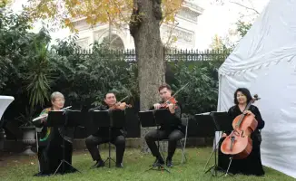 Культурный вечер в Париже: казахстанские композиторы и гимны двух стран