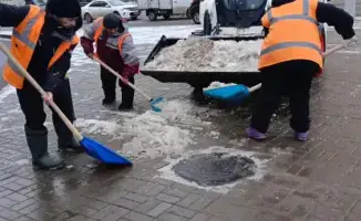 Снег и дождь: коммунальщики на борьбе с наледью!