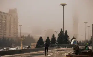 Туман окутал Астану: Байтерек исчез в белой пелене