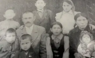 В Актобе спустя 70 лет потомки чеченской девочки встретились с семьей казахстанцев, приютившей её во время депортации, что стало символом примирения и сохранения памяти о трагических событиях прошлого.