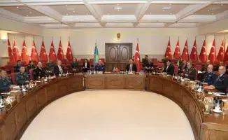 Казахстанский министр обороны посетил Турцию