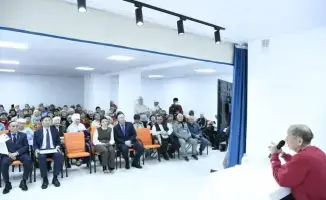 Вдохновляющая встреча: 80-летний казахстанец, занявший второе место на Нью-Йоркском марафоне, делится опытом с пенсионерами
