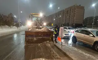 Ночью в Астане продолжаются снегоуборочные работы: 415 дорожных рабочих и 1 143 единицы спецтехники на улицах города