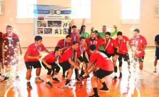 Туркестанская команда 'Туран' завоевала титул чемпиона страны по гандболу после захватывающих матчей в Шымкенте