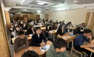 Студенты столицы активно участвуют в экоакции «Таза Қазақстан» и собирают пластиковые отходы