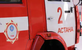 В Астане произошел пожар на рынке, в связи с чем пожарные были задействованы по повышенному рангу. МЧС сообщает о текущих усилиях по тушению огня.