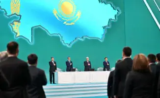 Токаев предупреждает о рисках популизма для доверия населения на встрече с акимами в Астане