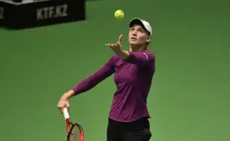 Елена Рыбакина обыграла Игу Швентек на Итоговом турнире WTA