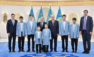 Токаев встретился с юными чемпионами и призерами чемпионатов мира по шахматам