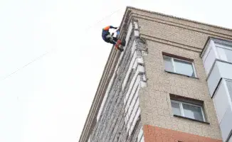 Фасадный коллапс: трагедия фельдшера и строительный бардак