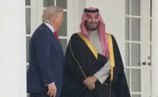 Трамп хвалит принца Саудовской Аравии за 'успехи' в области прав человека, отвергая выводы разведки о его причастности к нарушениям