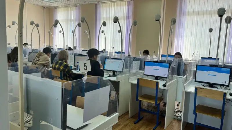 В Казахстане абитуриенты получат свободу выбора: традиционное ЕНТ или новый формат тестирования, что изменит подход к поступлению в вузы Актобе