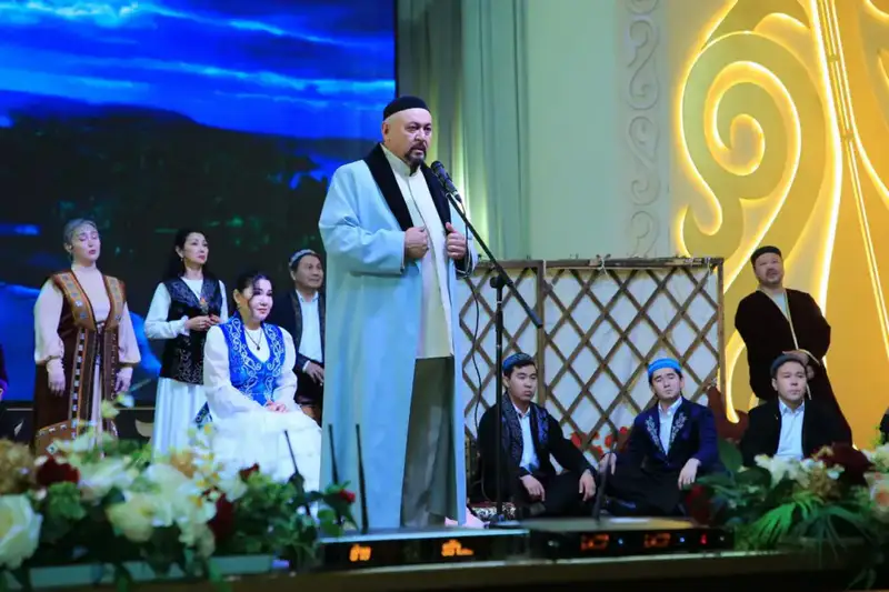 В Алматы прошел поэтический и музыкальный вечер «Ұйықтап жатқан жүректі ән оятар», посвященный 180-летию Абая Кунанбаева (6)