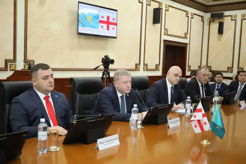 Аким Мангистауской области принял Чрезвычайного и Полномочного Посла Грузии в Казахстане Левана Диасамидзе (3)