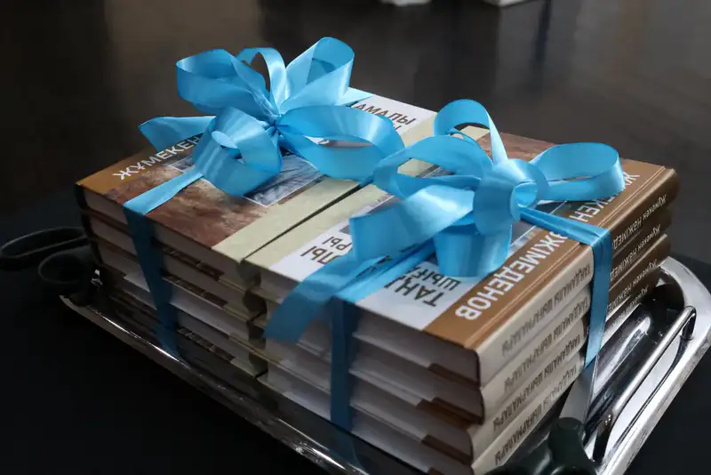 В Алматы прошёл поэтический вечер, посвящённый 90-летию Жумекена Нажимеденова с представлением книги и награждением победителей конкурса рассказов. Актобе