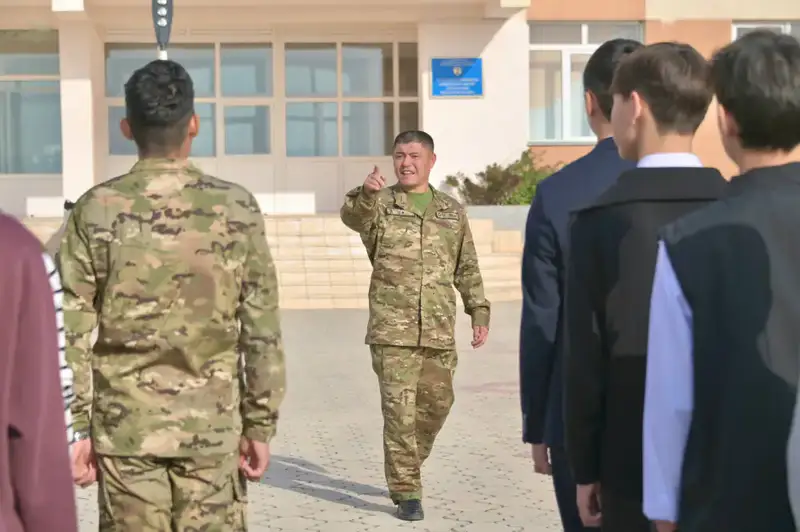 В Казахстане армия закладывает фундамент: допризывники получают практическую подготовку в духе настоящих защитников Актобе