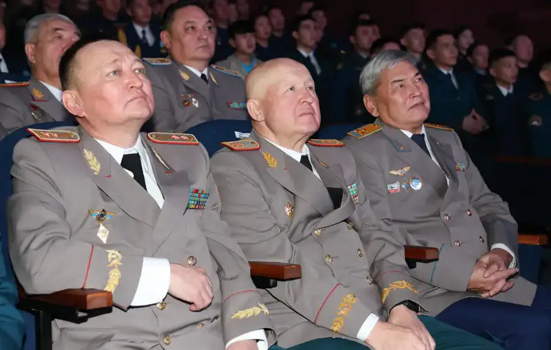 В Минобороны прошло чествование Халық қаһарманы Мухтара Алтынбаева в честь его 80-летнего юбилея (6)