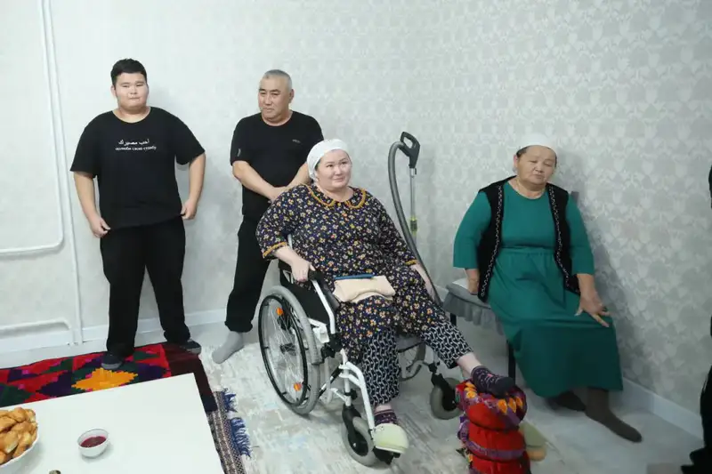 Нурдаулет Килыбай в Жанаозене навестил граждан с ограниченными возможностями и лично выслушал их обращения (3)