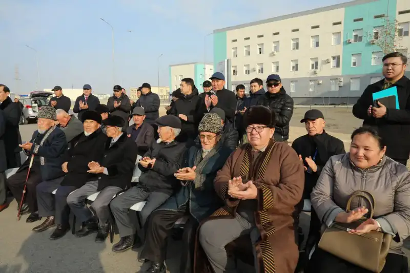 В Мангистауской области медицинским учреждениям передали новые санитарные автомобили (5)