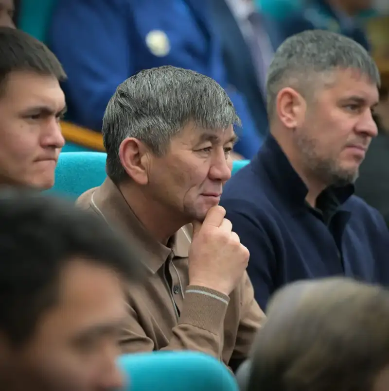 Сегодня аким области Асаин Байханов встретился с жителями Щербактинского района и обсудил актуальные вопросы (2)
