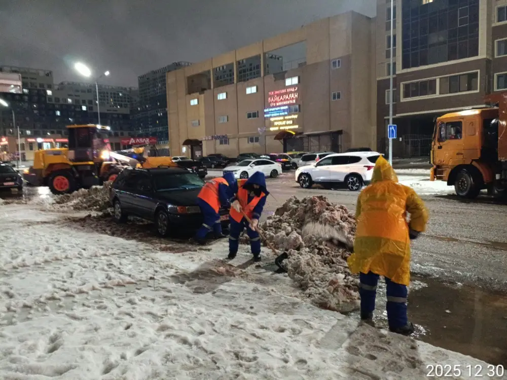Уборка снега в Астане продолжается Актобе
