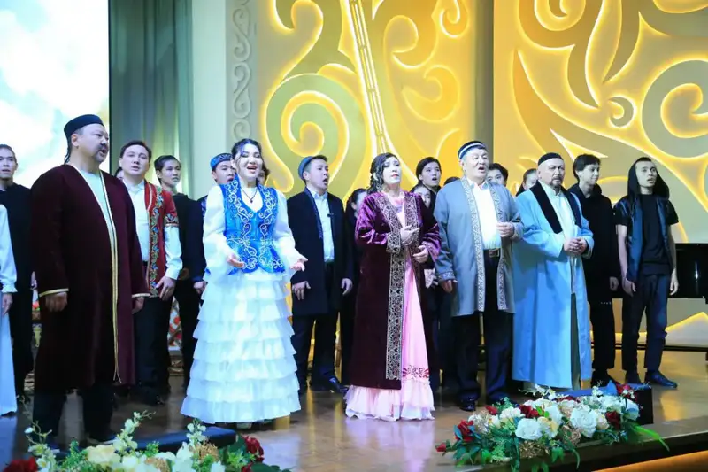 В Алматы прошел поэтический и музыкальный вечер «Ұйықтап жатқан жүректі ән оятар», посвященный 180-летию Абая Кунанбаева (5)