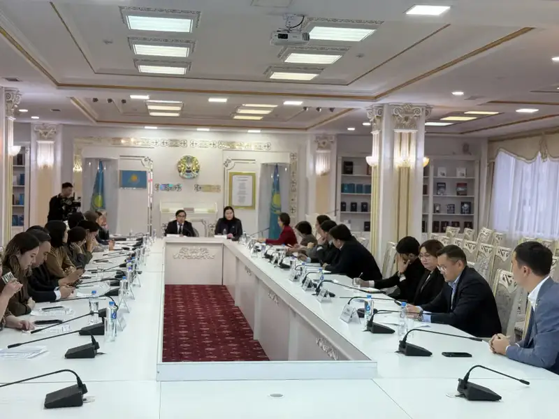 В Астане начался республиканский семинар по вопросам государственных символов и геральдики (4)