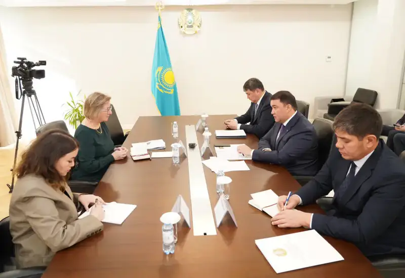 Сад сотрудничества: Нуралхан Кушеров и посол Великобритании в Казахстане сажают семена совместных проектов в Туркестанской области Актобе