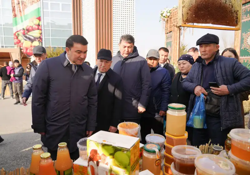 В ТУРКЕСТАНСКОЙ ОБЛАСТИ ПОЧЕТНЫМИ ЗНАКАМИ ОТМЕТИЛИ РАБОТНИКОВ СЕЛЬСКОГО ХОЗЯЙСТВА (3)