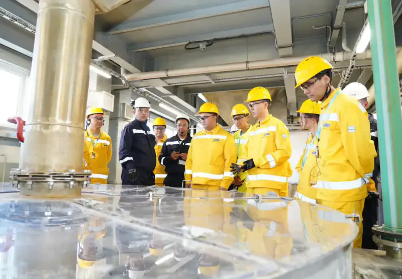 В ЭТОМ ГОДУ В ТУРКЕСТАНСКОЙ ОБЛАСТИ ВВЕДЕНЫ В ЭКСПЛУАТАЦИЮ СОВРЕМЕННЫЕ ЗАВОДЫ, ОТВЕЧАЮЩИЕ МЕЖДУНАРОДНЫМ ТРЕБОВАНИЯМ, А ОБЪЕМ ПРОМЫШЛЕННОЙ ПРОДУКЦИИ СОСТАВИЛ 1,3 ТРЛН ТЕНГЕ. (4)