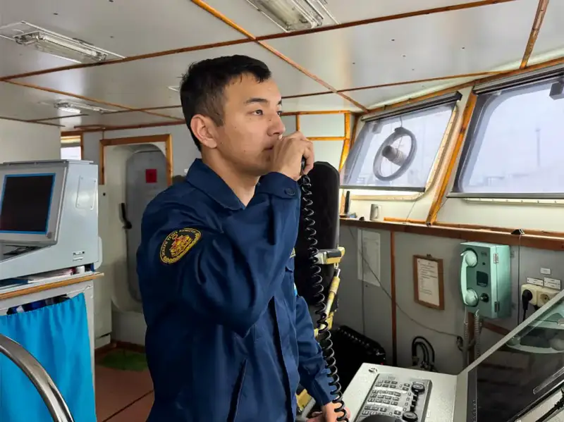 Волны Каспия: военные моряки отработали искусство морского боя Актобе