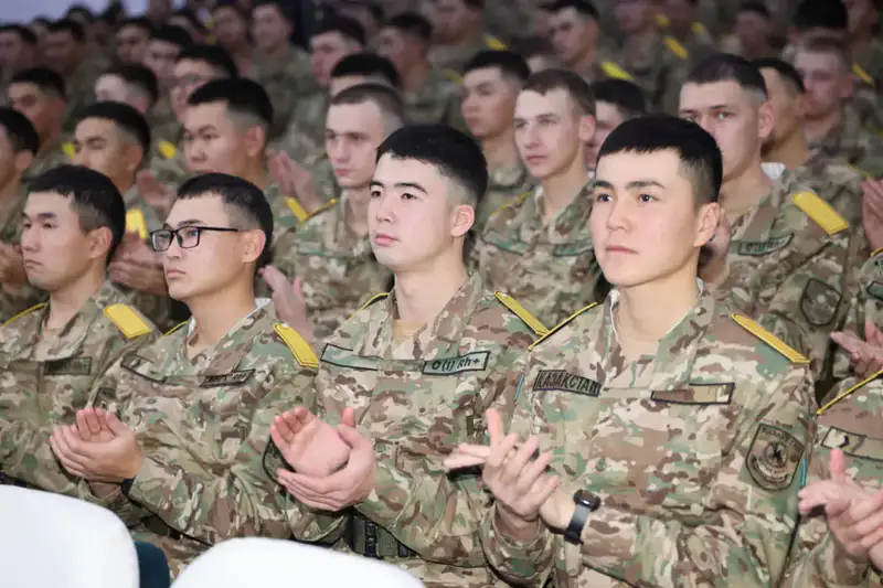 Гвардейцам вручили ещё 400 сертификатов в рамках конкурса «Срочник 2.0» (4)