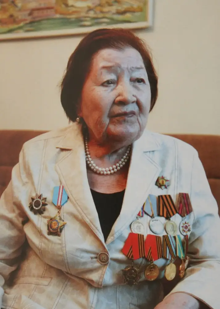 Военнослужащие отметили вклад ветерана Великой Отечественной войны в общественную память и уважение к старшему поколению Актобе