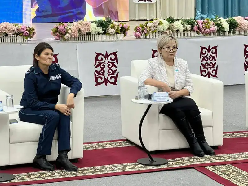 Родительские собрания в Астане: как «Часы безопасности» помогают противостоять буллингу и кибербуллингу Актобе