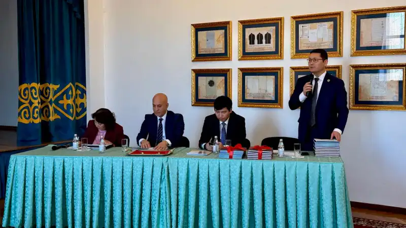 Факсимильные издания рукописей о хане Аз-Джанибеке в Алматы Актобе