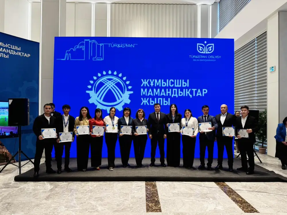 В ТУРКЕСТАНЕ ТОРЖЕСТВЕННО ПОДВЕЛИ ИТОГИ ГОДА РАБОЧИХ ПРОФЕССИЙ (3)