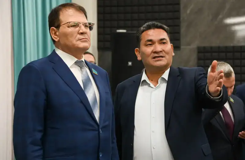 В Астане сенаторы ознакомились военно-патриотической работой в Вооруженных силах (3)